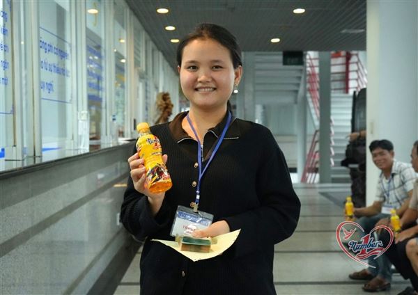 Hơn 400.000 lượt trúng thưởng từ Xé ngay trúng liền: Mỗi nhãn chai mở ra một câu chuyện đời thường