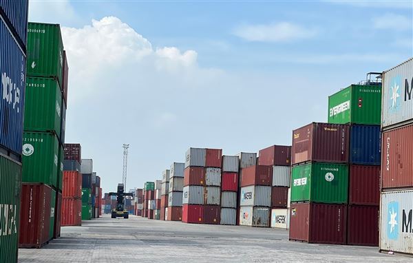 Cần kịp thời tháo gỡ vướng mắc cho doanh nghiệp nhập khẩu đang gặp khó khăn...