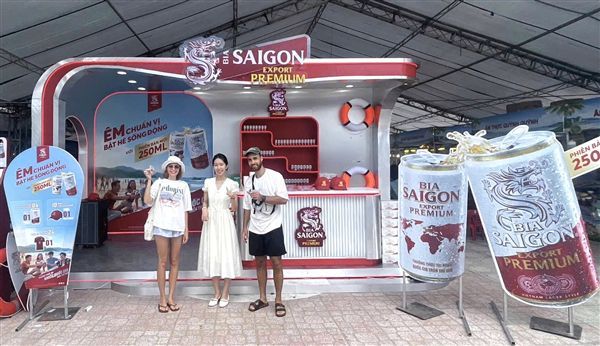 Những cuộc gặp gỡ đáng nhớ luôn bắt đầu từ khoảnh khắc cùng nâng ly