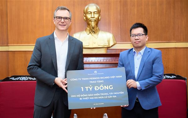 Pernod Ricard Việt Nam trao tặng 1 tỷ đồng hỗ trợ đồng bào miền Trung, Tây Nguyên bị thiệt hại do mưa lũ gây ra