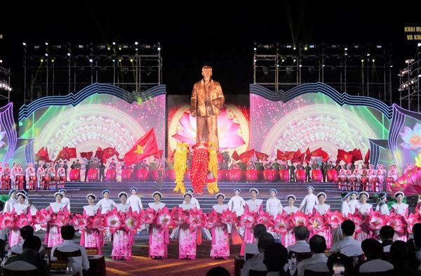 Khám phá nét đẹp và văn hóa và ẩm thực đặc sắc xứ Nghệ tại Lễ hội làng Sen năm 2025
