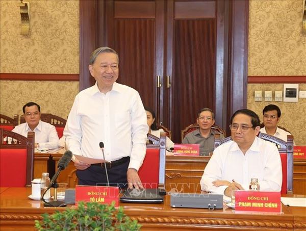 Báo cáo chính trị phải bảo đảm kết tinh toàn bộ tinh hoa, giá trị của quá khứ, hiện tại và tương lai*