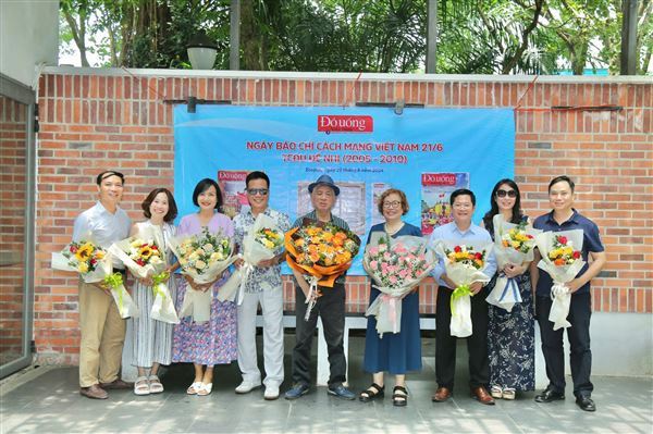 Ôn lại kỷ niệm cùng đồng nghiệp từ gian khó đến thành công