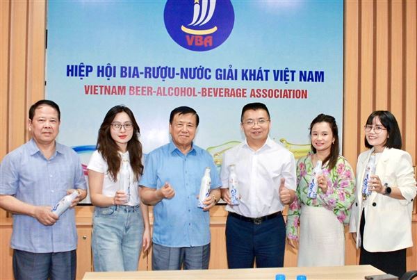 Lãnh đạo VBA tiếp đoàn công tác Công ty TNHH Bia Tsingtao Việt Nam