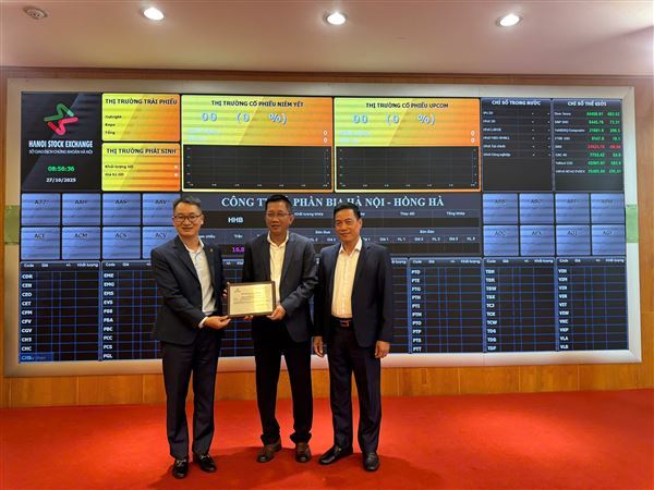 Công ty Cổ phần Bia Hà Nội – Hồng Hà khai mạc phiên giao dịch đầu tiên trên Sở Giao dịch Chứng khoán Hà Nội