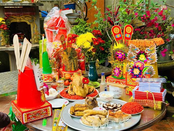 Chén rượu ngày Xuân và câu chuyện gìn giữ bản sắc văn hóa Việt